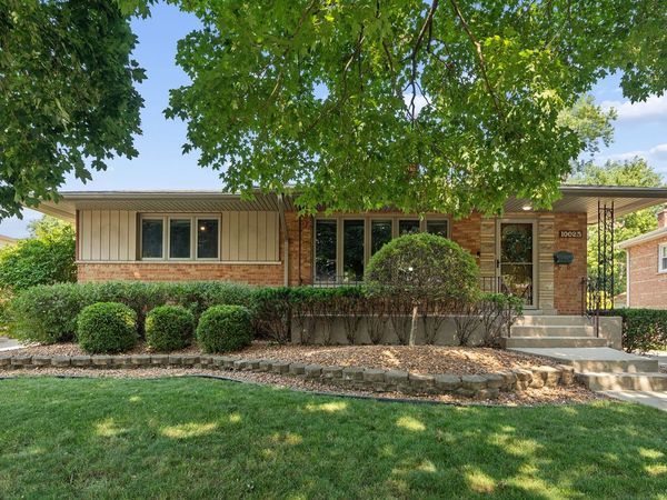 10025 S 53rd Avenue , Oak Lawn, IL 60453