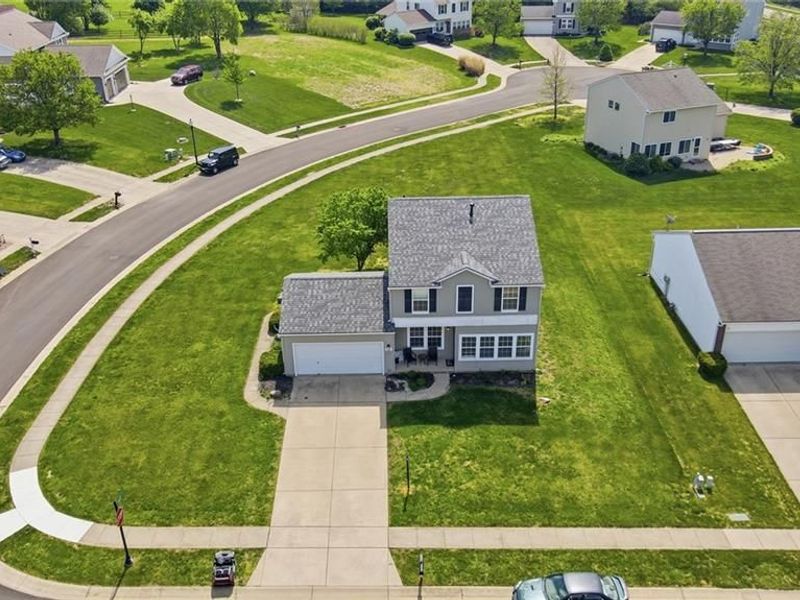 70 E Long Meadow Drive, Springboro, OH 45066 Photo 2