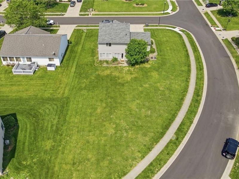 70 E Long Meadow Drive, Springboro, OH 45066 Photo 3