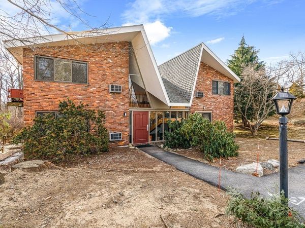 17 Ridge Rd, Unit 2, Lincoln, MA 01773