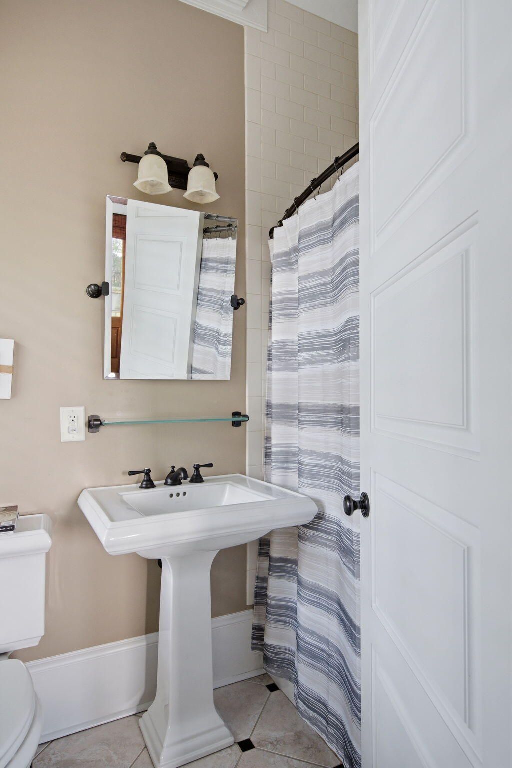 212 Beauford Pointe Photo 32