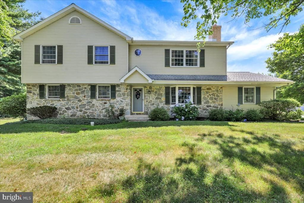 1170 N Manor Road, Honey Brook, PA 19344 Main Photo