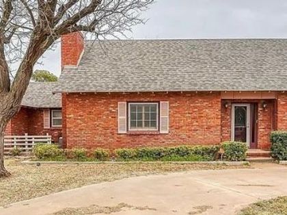 1223 N 6th Street Hollis, OK 73550