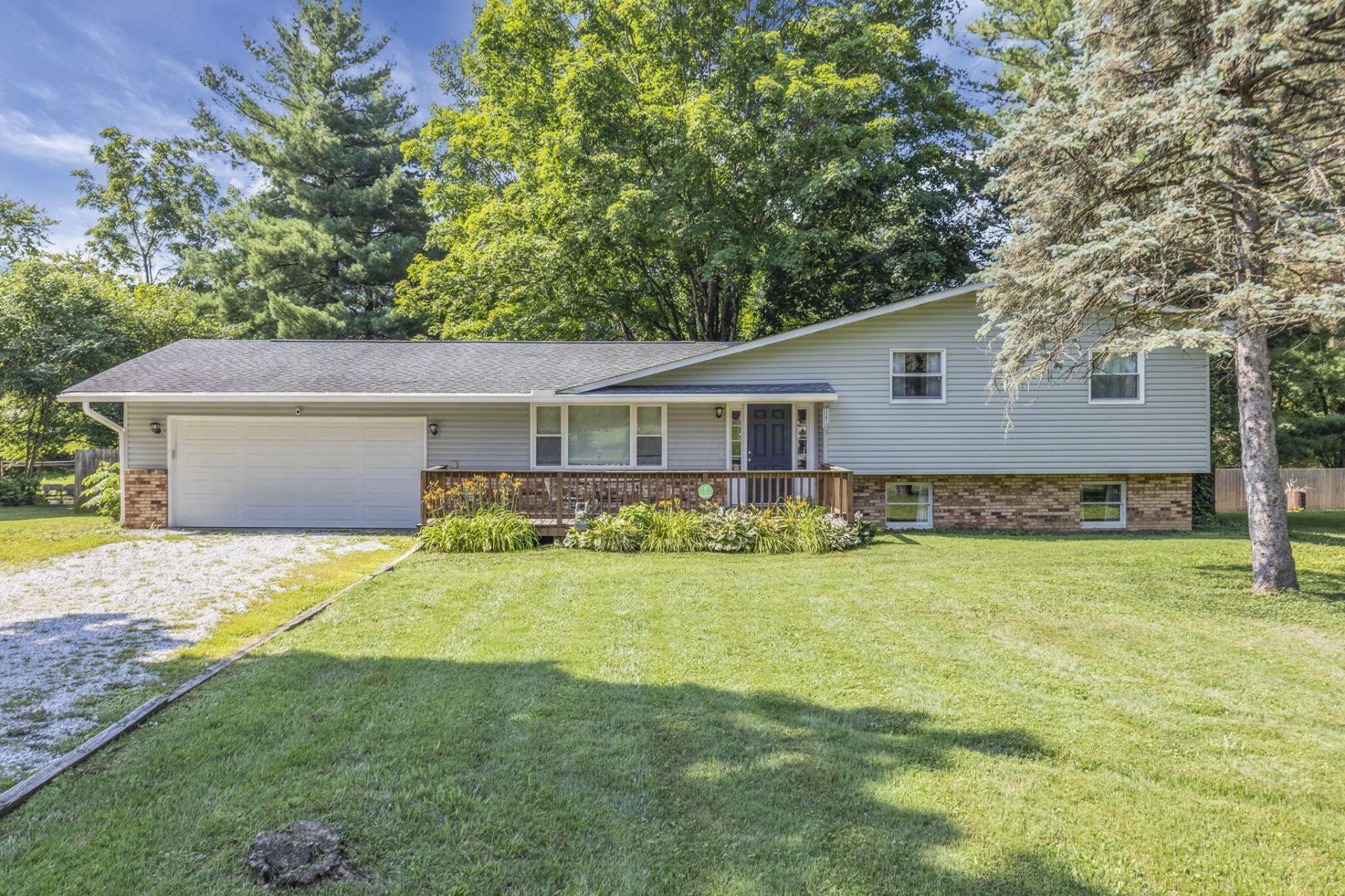 281 Middle Ground Sw, Pataskala, OH 43062 Main Photo