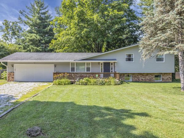 281 Middle Ground SW, Pataskala, OH 43062