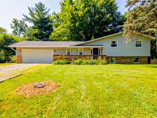 281 Middle Ground SW, Pataskala, OH 43062