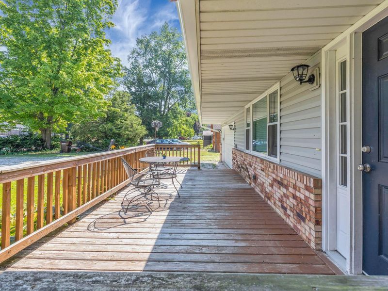 281 Middle Ground SW, Pataskala, OH 43062 Photo 4
