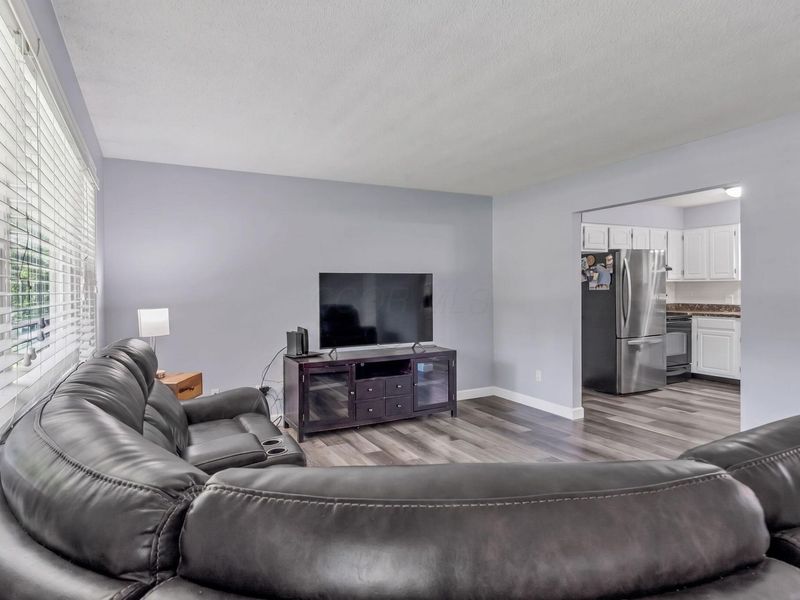 281 Middle Ground SW, Pataskala, OH 43062 Photo 6