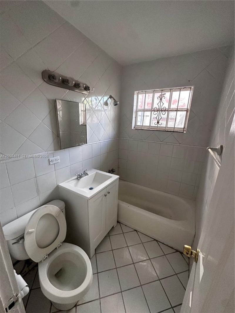 1220 NW 53rd St , Unit 1222, Miami, FL 33142 Photo
