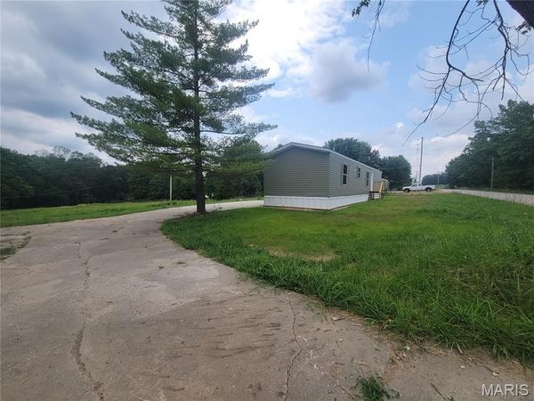 755 S Chantilly Road , Moscow Mills, MO 63362