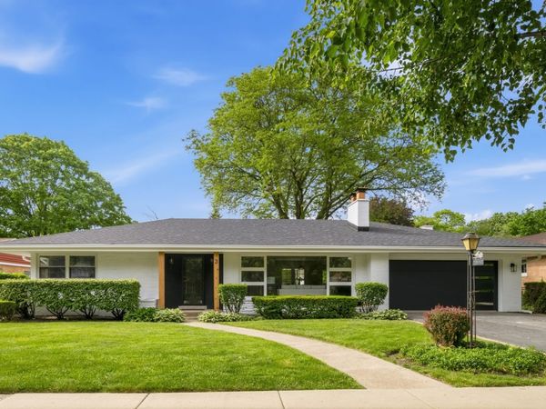 3 W Berkshire Lane, Mount Prospect, IL 60056