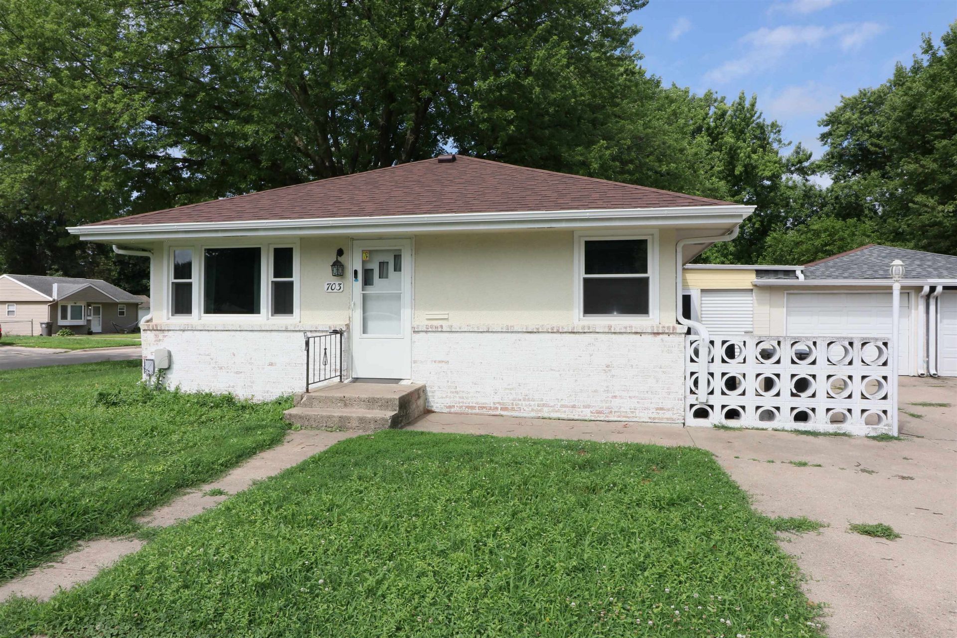 703 8th Avenue W, Spencer, IA 51301 Main Photo