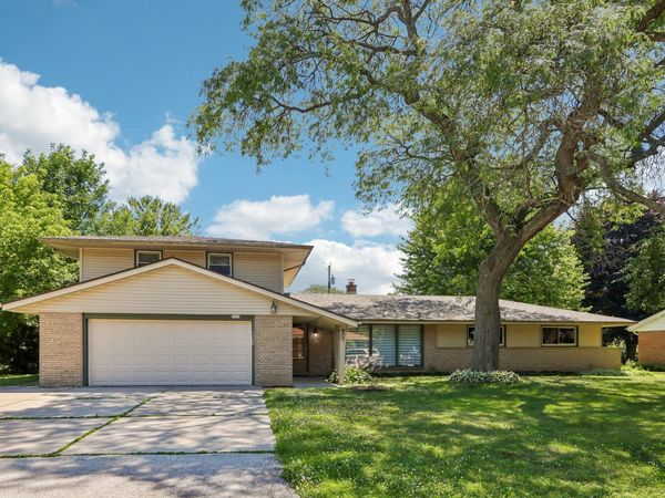 6964 N Braeburn Ln, Glendale, WI 53209