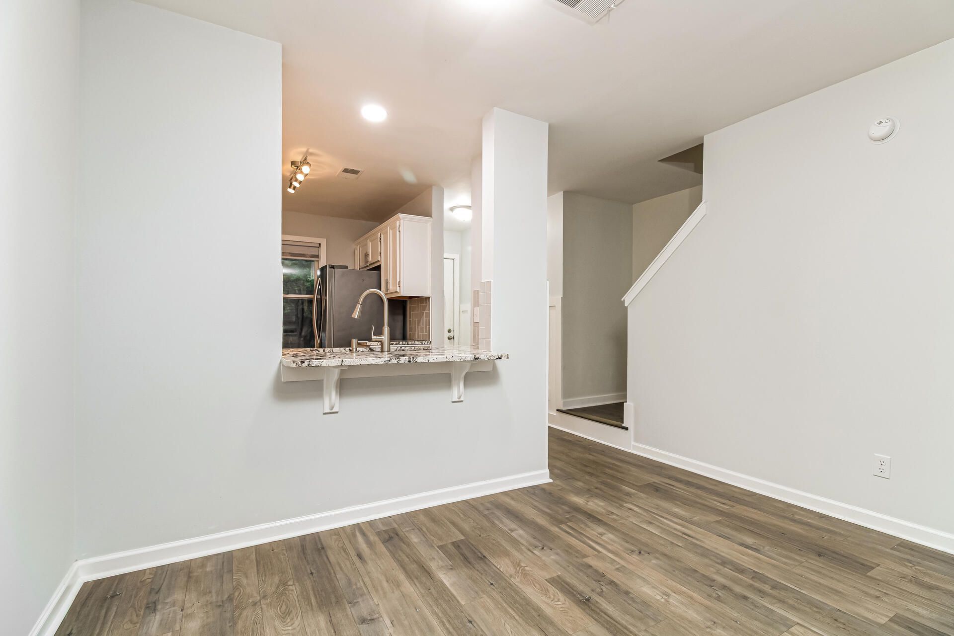 903 Reserve Way Photo 6