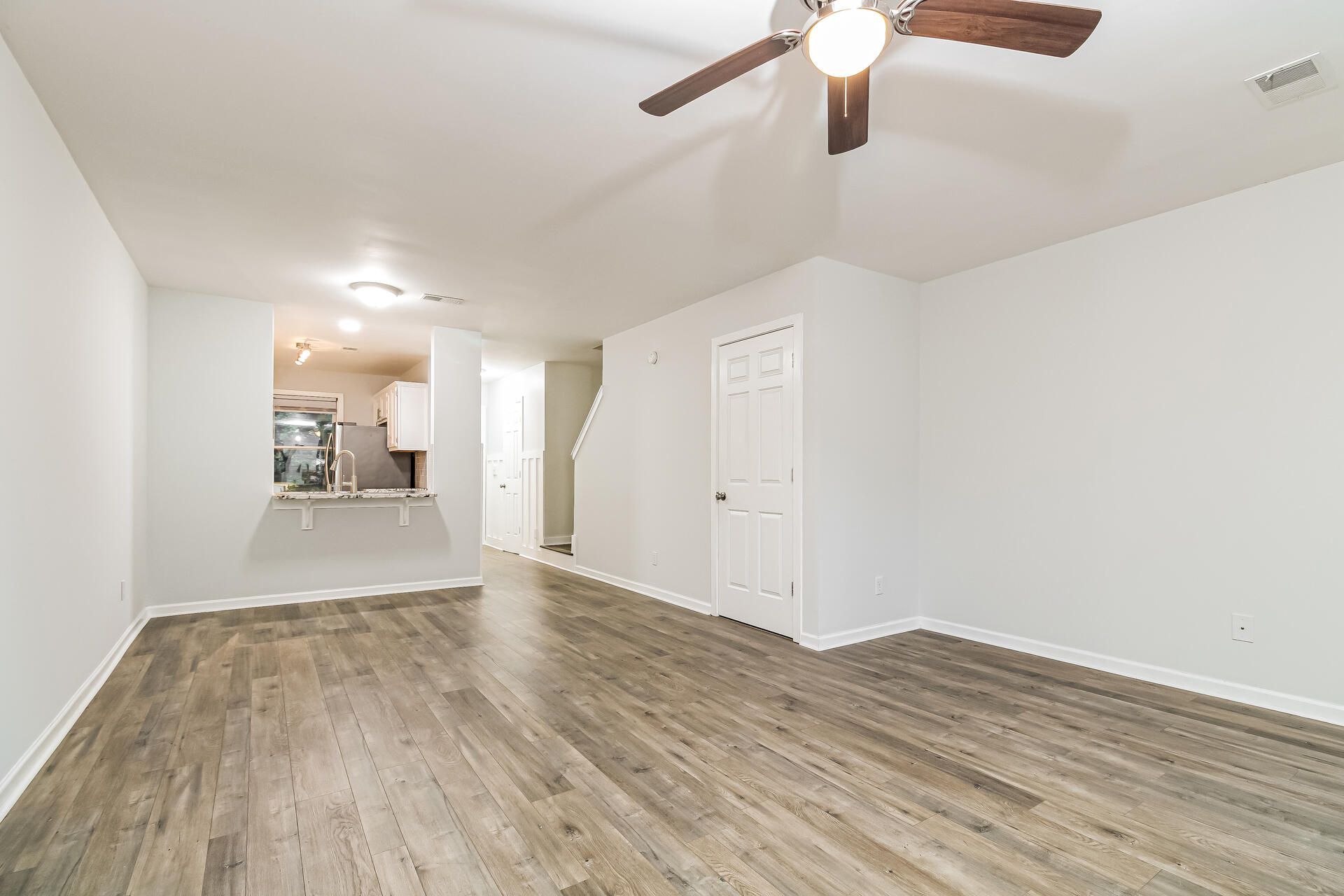 903 Reserve Way Photo 7
