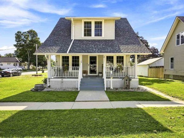 210 Walnut St, Tipton, IA 52772