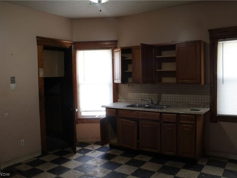 3261 Scranton Road, Cleveland, OH 44109 Photo 7