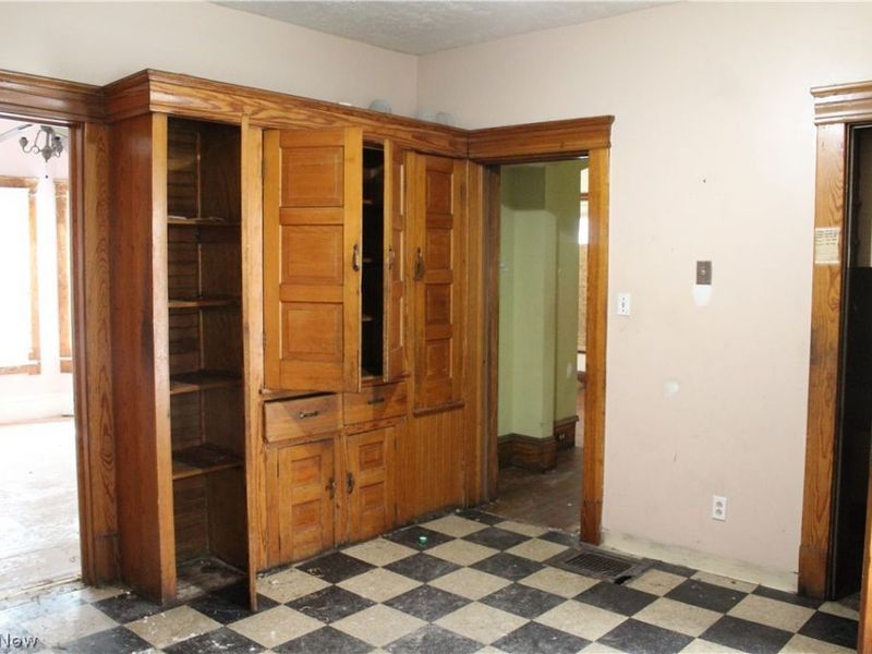 3261 Scranton Road, Cleveland, OH 44109 Photo 8