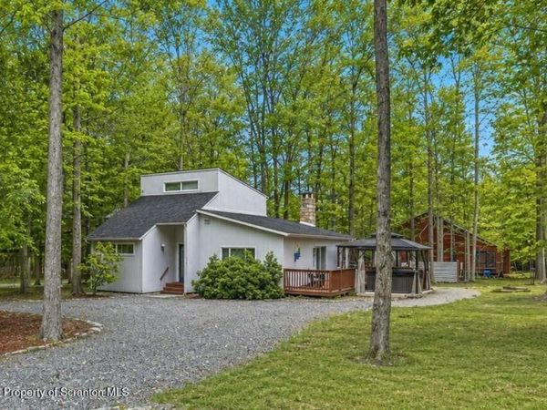 1045 Mountain Top Drive, Lake Ariel, PA 18436