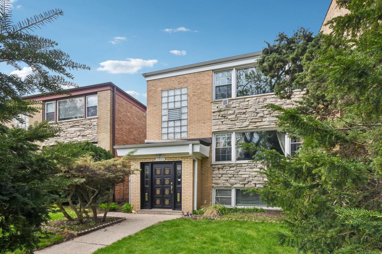1914 W Farwell Avenue , Chicago, IL 60626