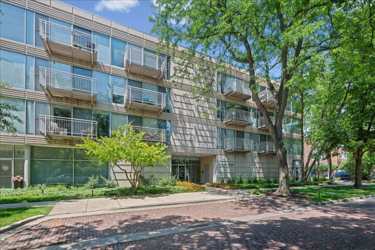 705 11th Street , Wilmette, IL 60091