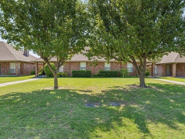 404 N Willowood Drive, Unit 404 & 406, Yukon, OK 73099