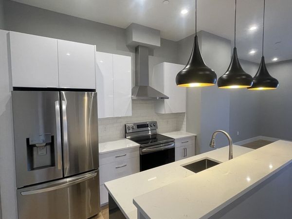 60 Cross St E, Unit 220, Somerville, MA 02145