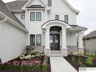 11720 Superior Drive, Papillion, NE 68046