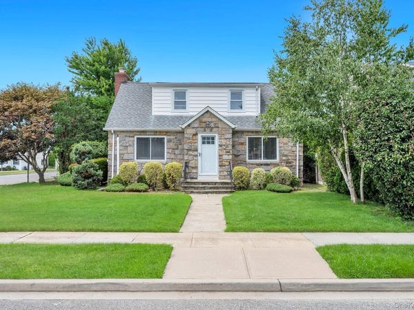 52 Yorktown Street , Rockville Centre, NY 11570