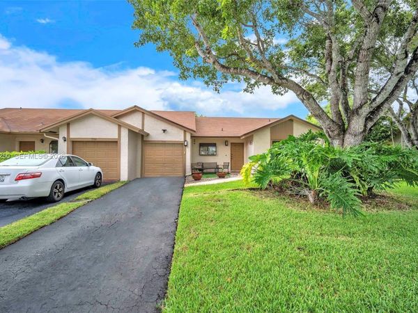 7702 NW 60th St , Tamarac, FL 33321