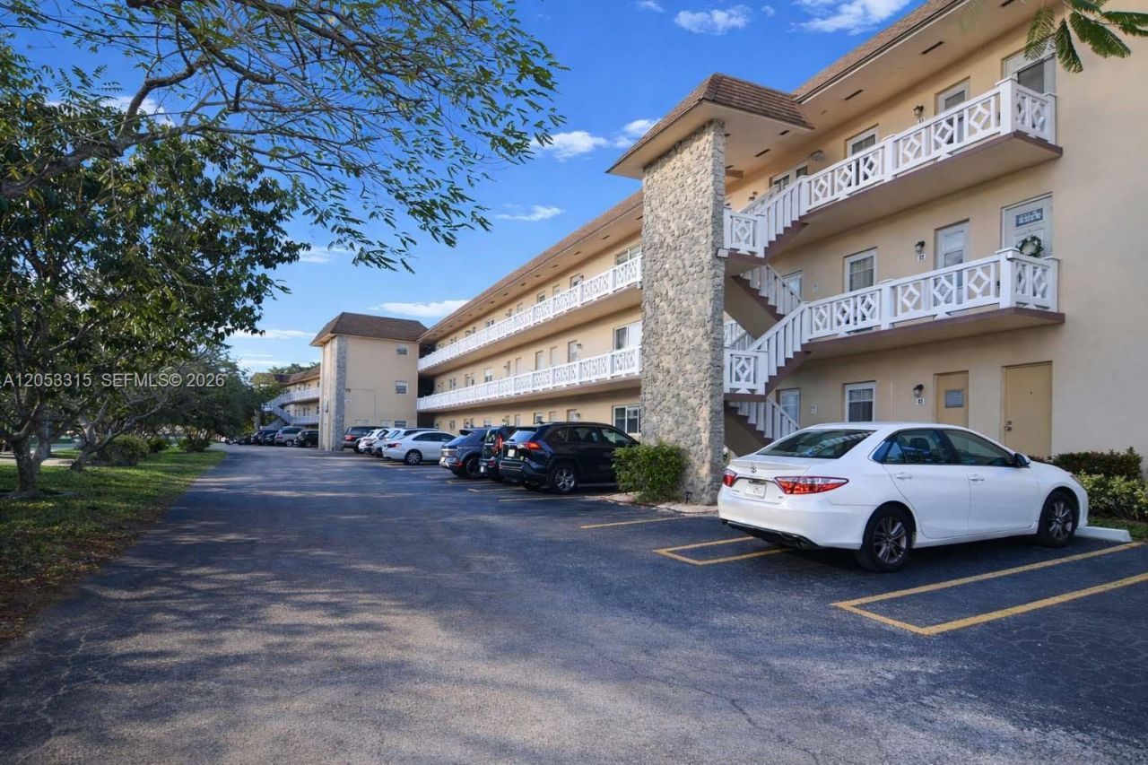 3530 NW 52nd Ave , Unit 509, Lauderdale Lakes, FL 33319 Photo