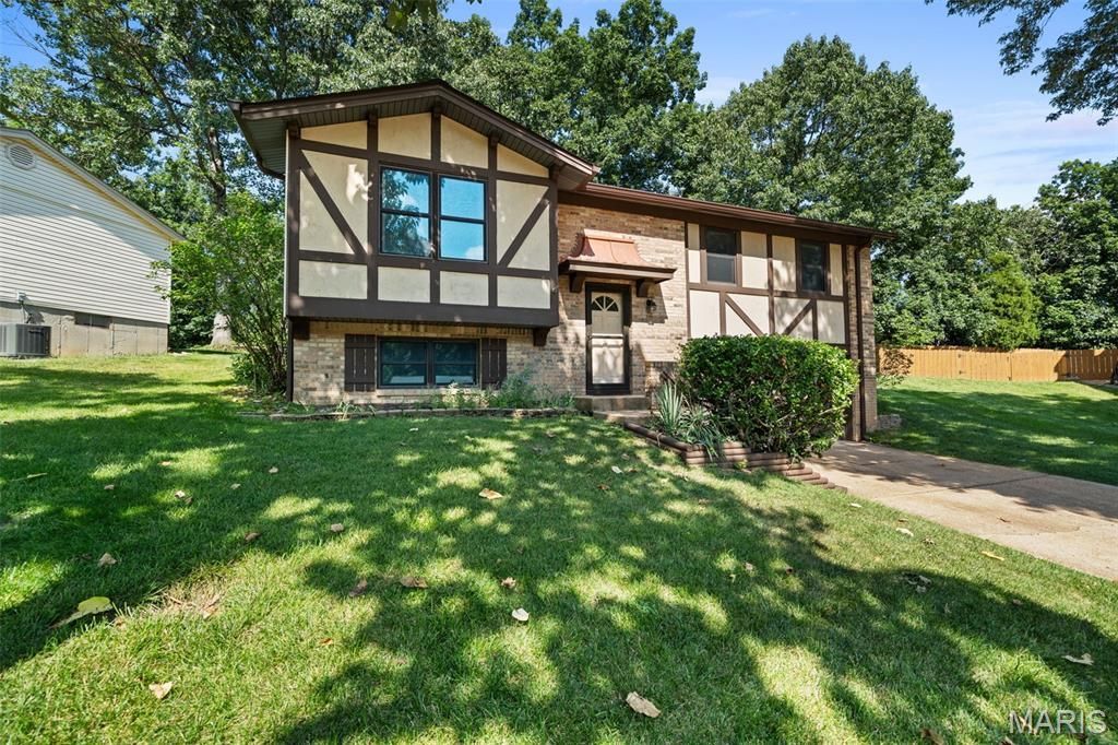 1220 Forest Trails Court, Fenton, MO 63026 Main Photo