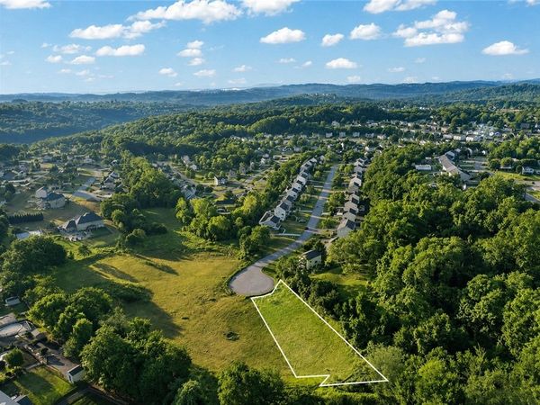 2220 Watchfield Dr , South Park, PA 15129