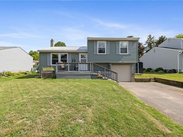 49 Coachlight Circle, Farmington, NY 14425