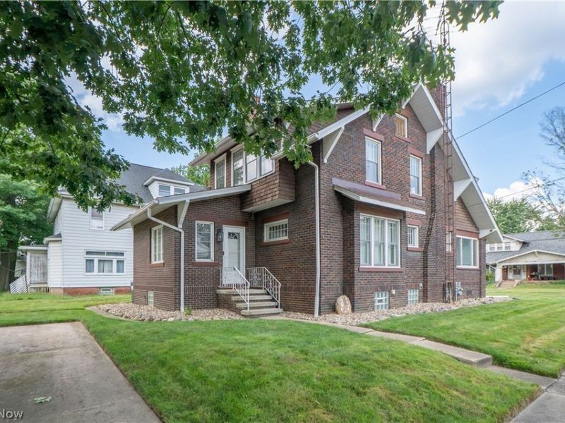 106 W Summit Street, Alliance, OH 44601 Photo 2