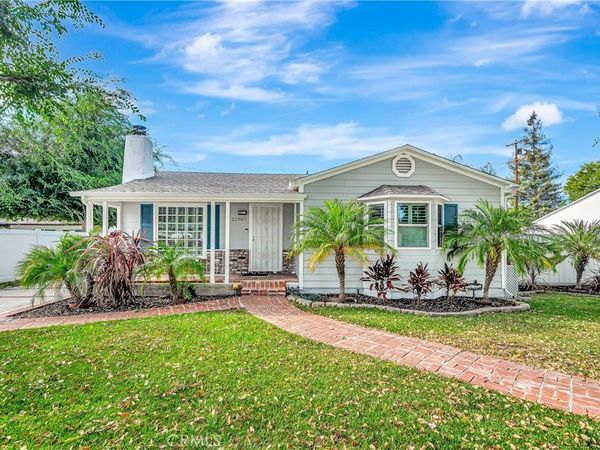 22907 Leonora Dr, Woodland Hills, CA 91367