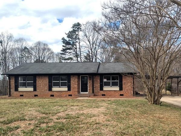 1090 Shalimar Drive , Winston-Salem, NC 27127