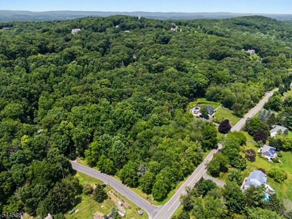 242 W Mountain Rd, Sparta, NJ 07871