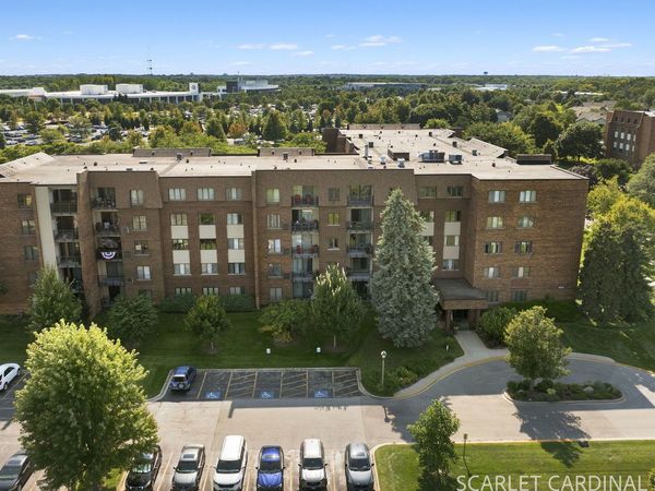 453 Raintree Drive, Unit 4D, Glen Ellyn, IL 60137