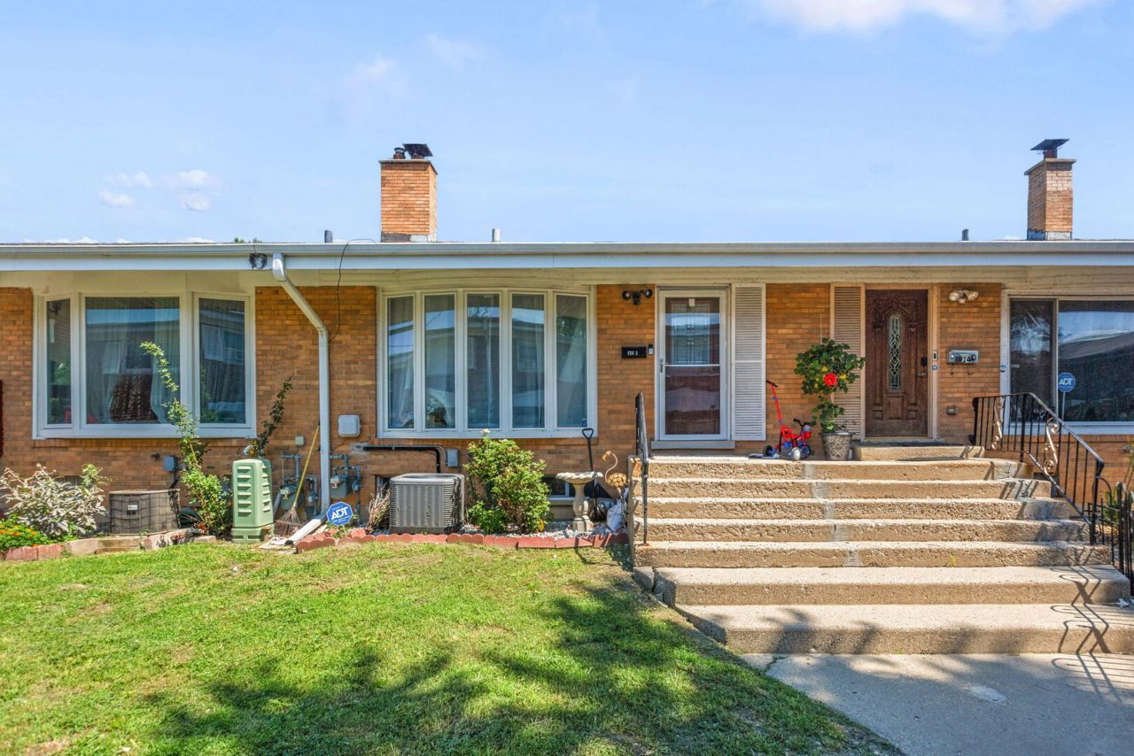 8914 Robin Drive , Des Plaines, IL 60016