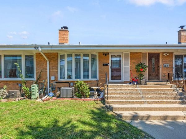 8914 Robin Drive , Unit B, Des Plaines, IL 60016