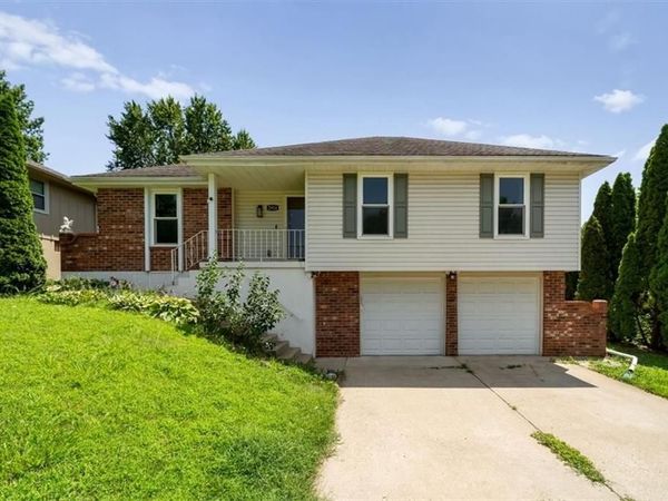 2924 SW Walnut Street, Blue Springs, MO 64015