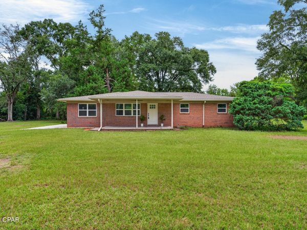 1214 Johnson Avenue , Chipley, FL 32428