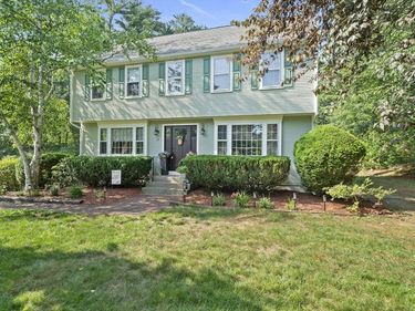 11 Leonard St, Carver, MA 02330
