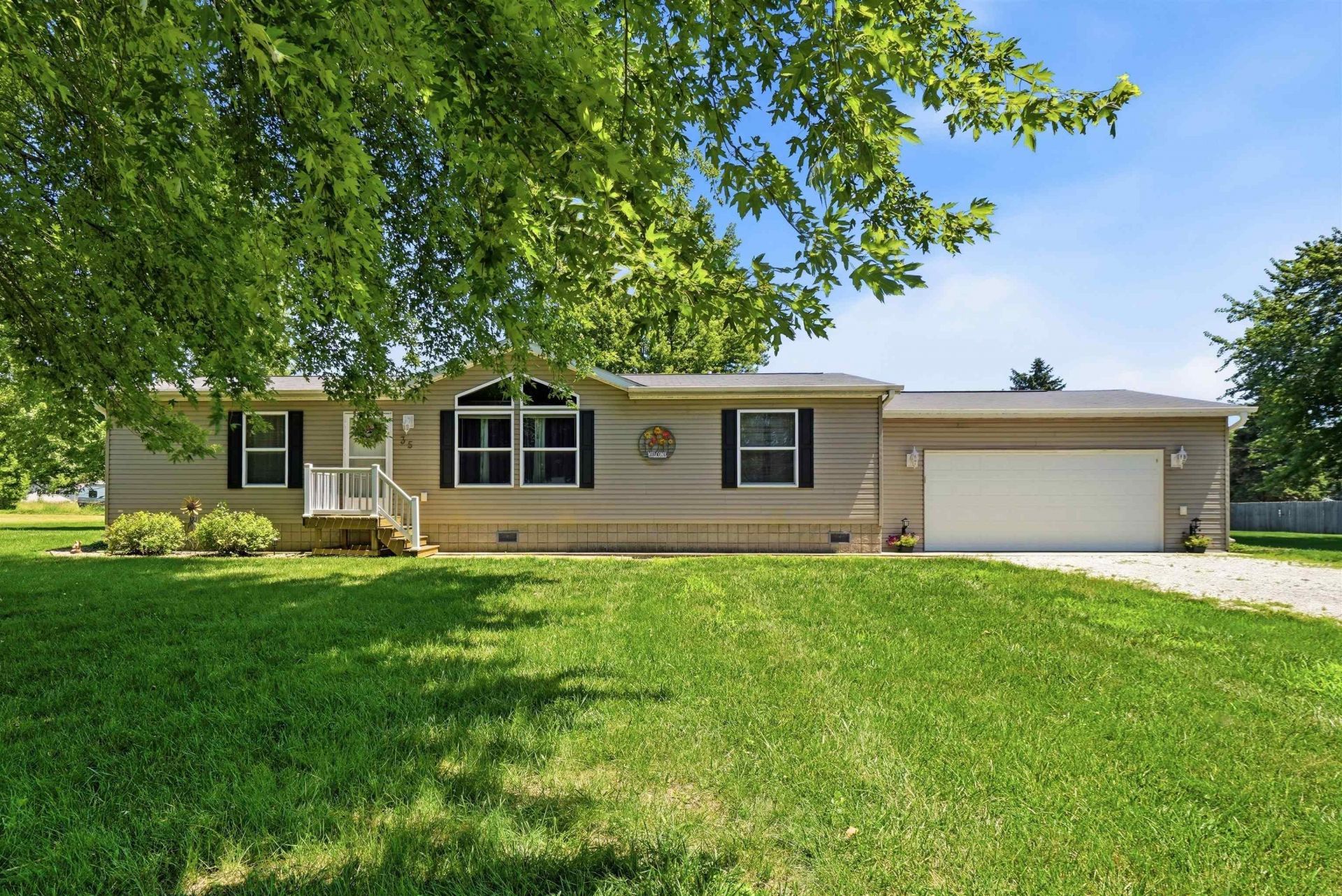 35 12th Ave Nw, Oelwein, IA 50662 Main Photo