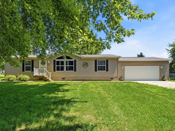 35 12th Ave NW, Oelwein, IA 50662