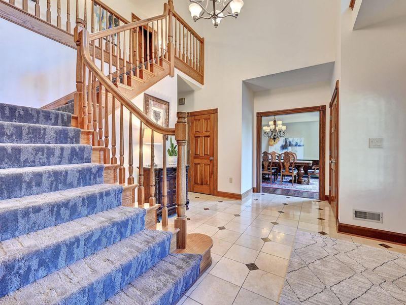 906 Squire Hill Court, Crescent Springs, KY 41017 Photo 3
