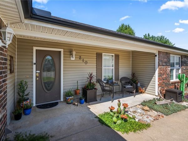 210 Perry Circle, Gravette, AR 72736