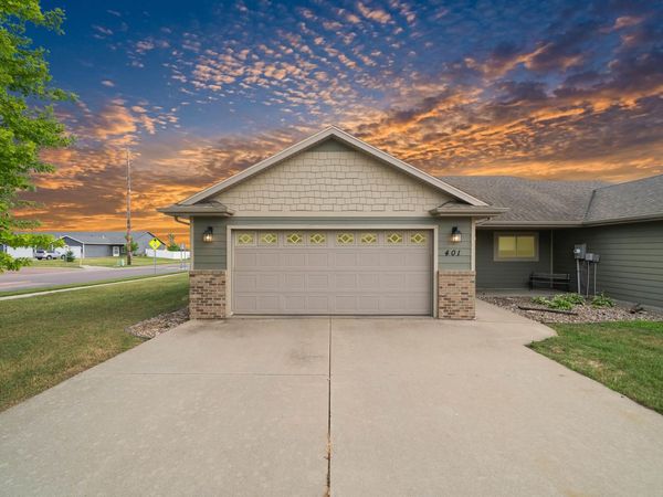 401 Cypress Cir, Harrisburg, SD 57032