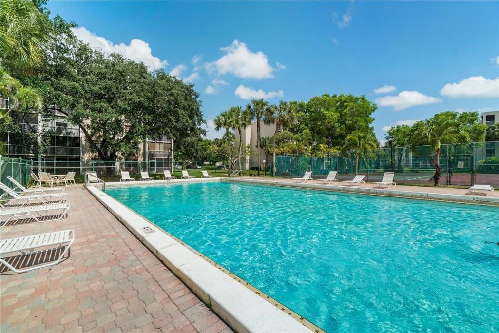1075 Riverside Drive, Unit 508, Coral Springs, FL 33071 Photo
